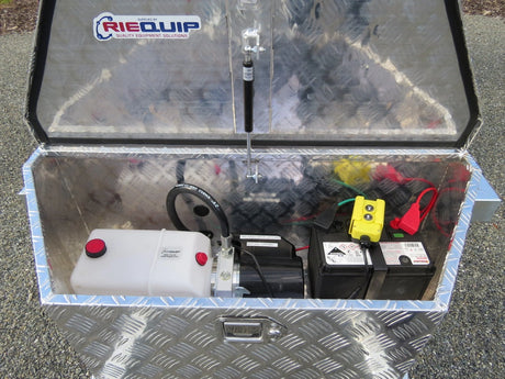 Safari Hydraulic Tipping 8x5 Tandem Axle Box Trailer engine